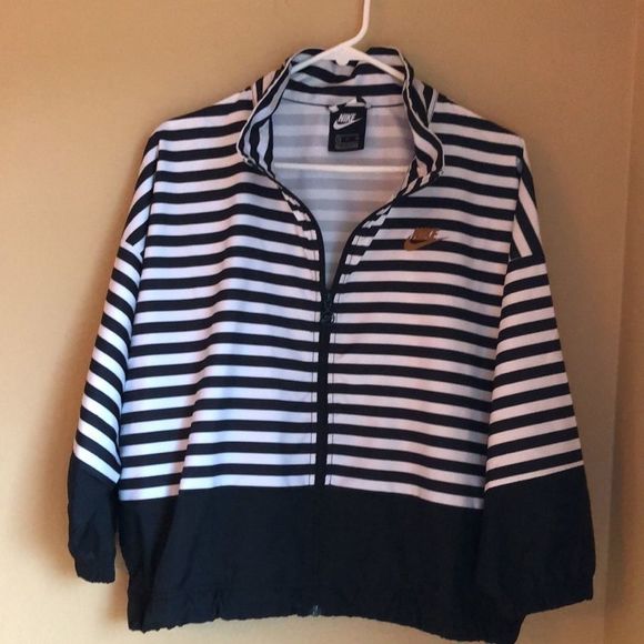 Nike Women’s Black/White Stripe woven full-zip jacket - Picture 4 of 10